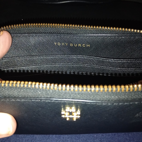 Tory Burch Britten Bucket Bag With Tory Burch Wallet - Picture 8 of 15